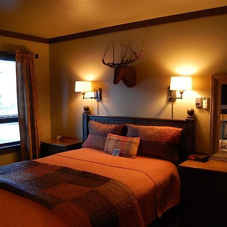 Highland Haven Creekside Inn Евъргрийн Екстериор снимка