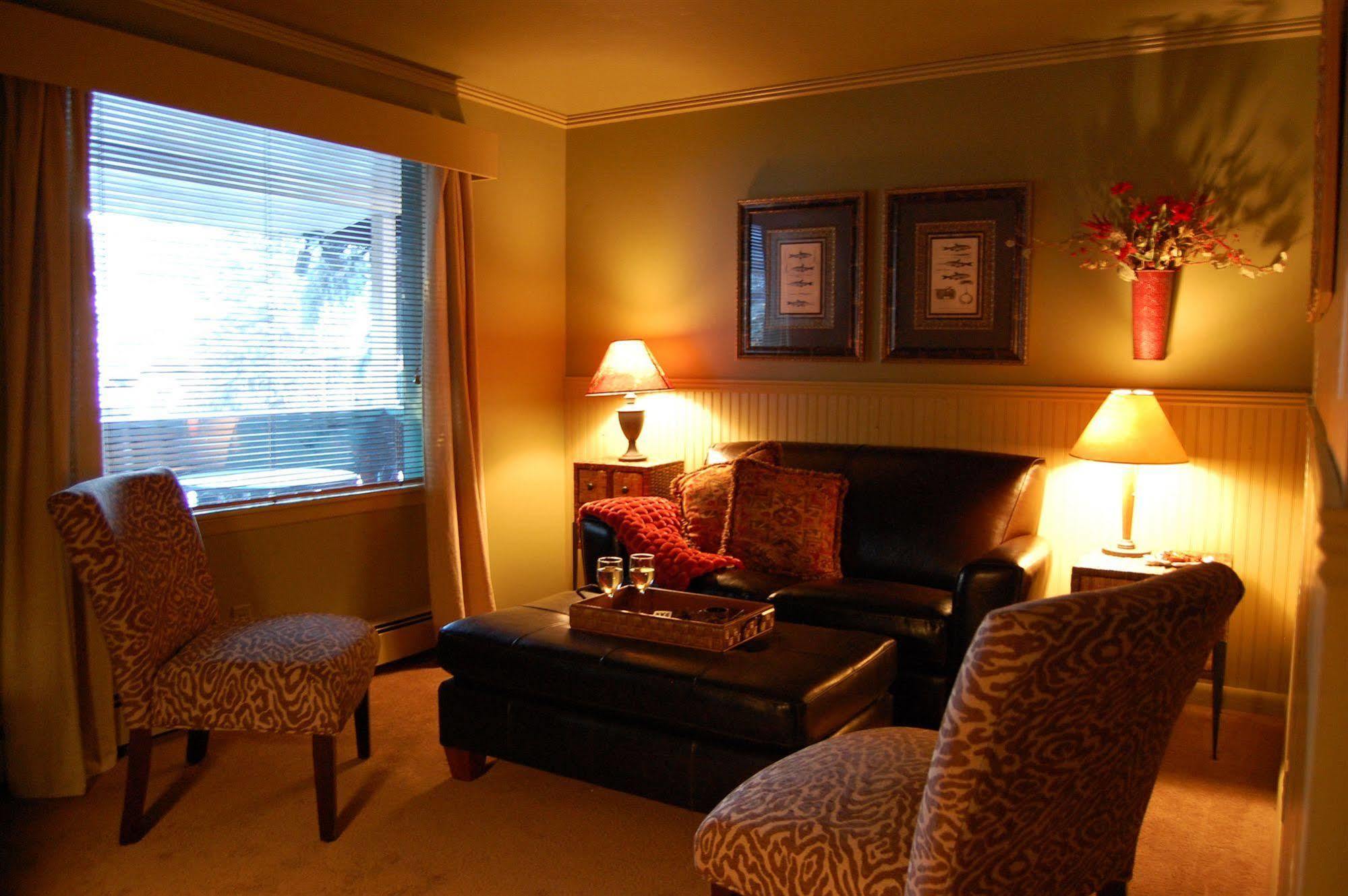 Highland Haven Creekside Inn Евъргрийн Стая снимка