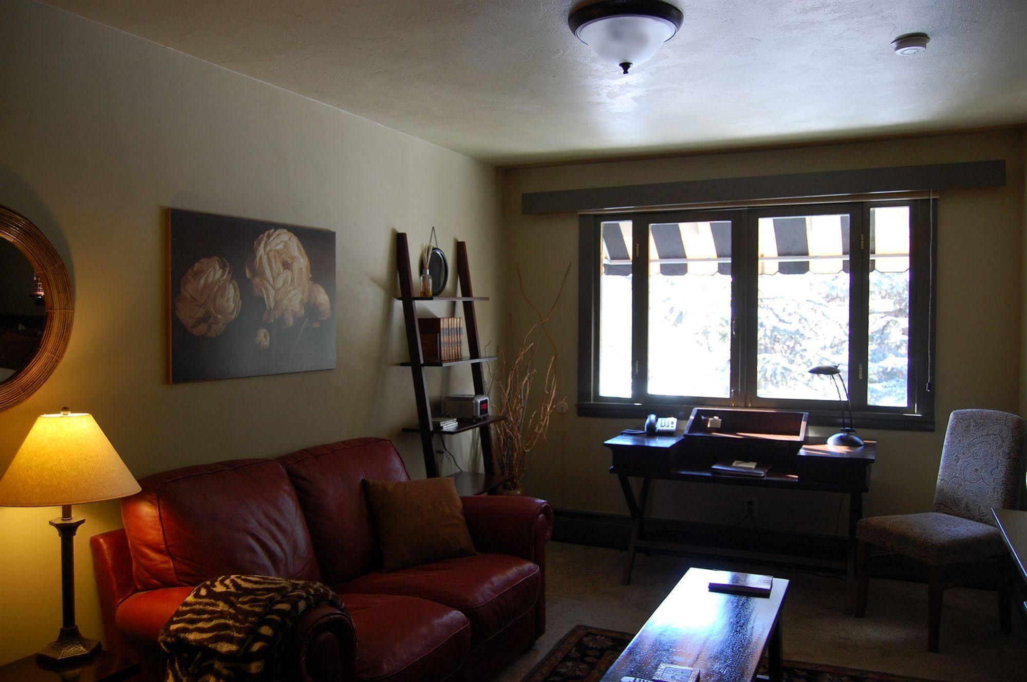 Highland Haven Creekside Inn Евъргрийн Екстериор снимка