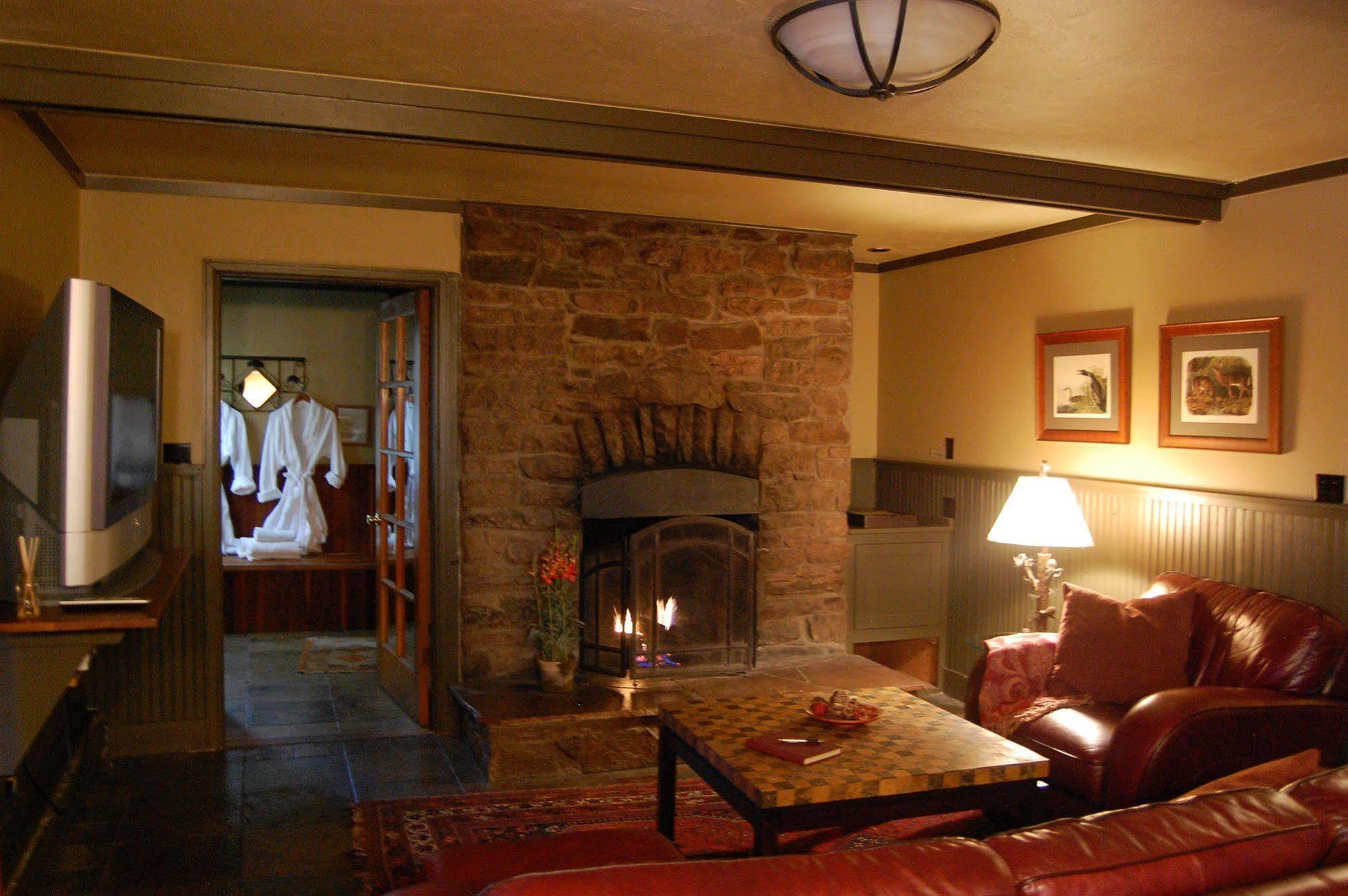 Highland Haven Creekside Inn Евъргрийн Екстериор снимка