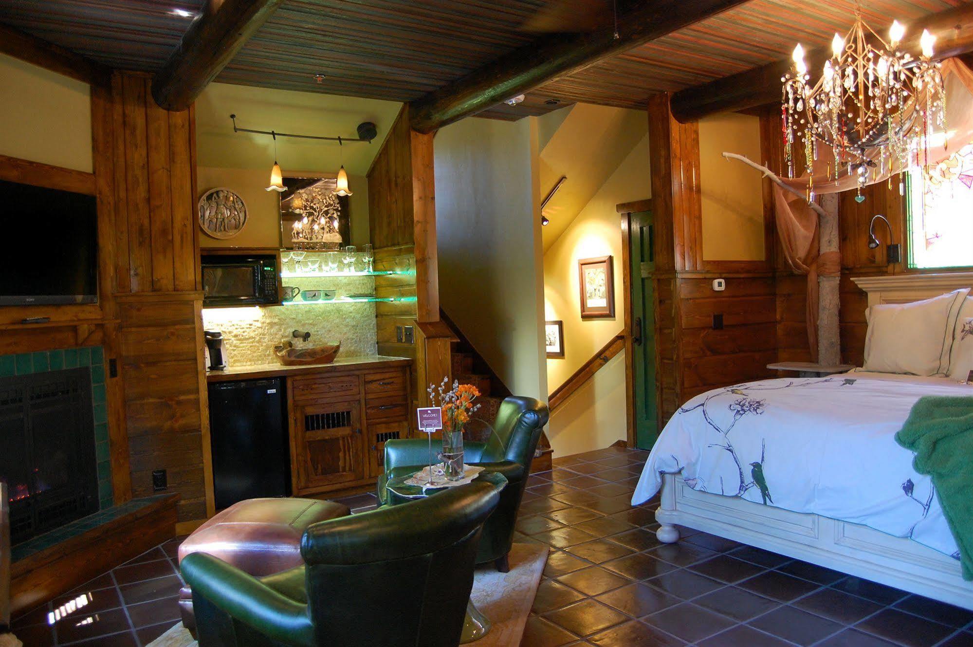 Highland Haven Creekside Inn Евъргрийн Екстериор снимка