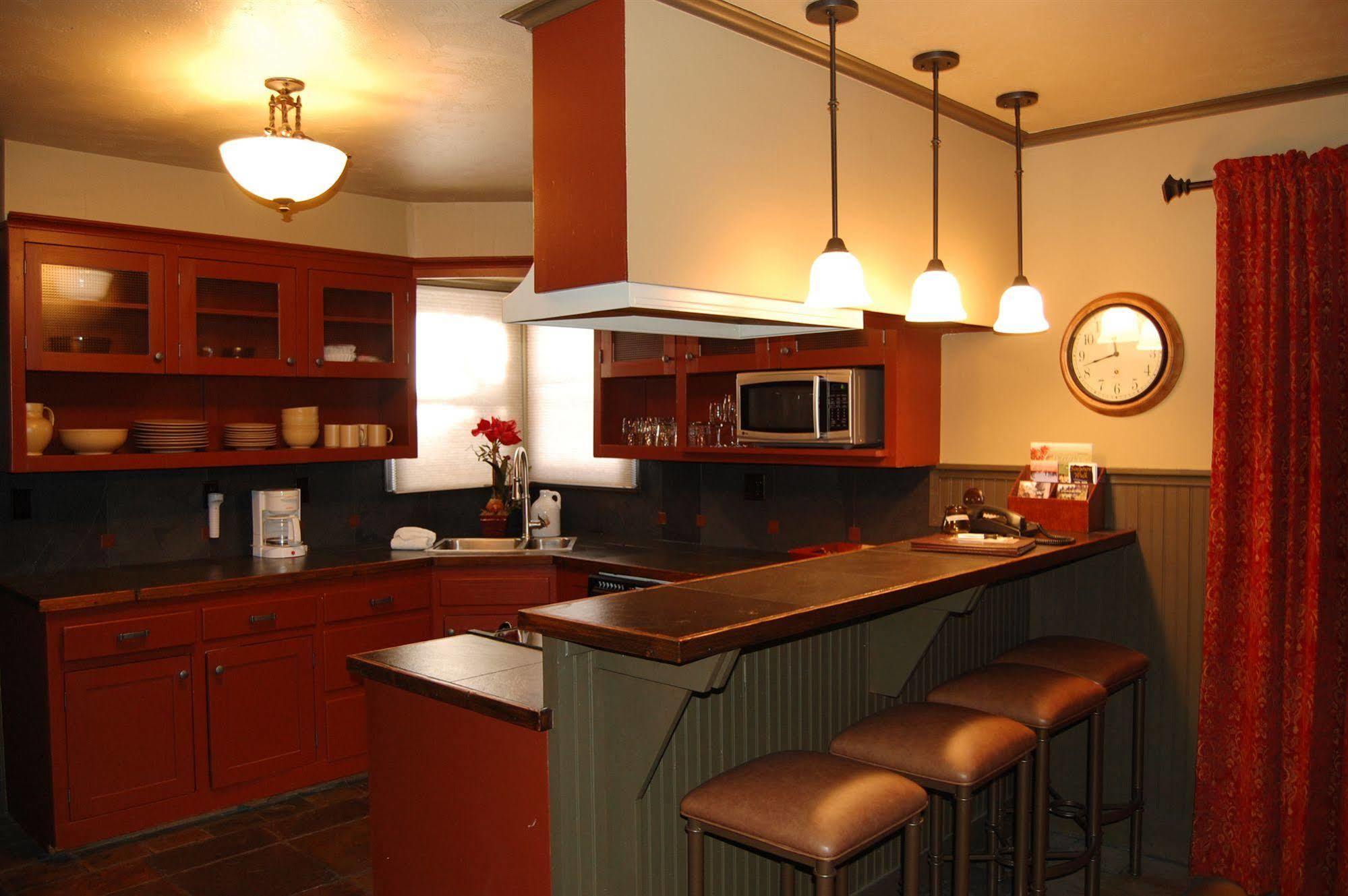 Highland Haven Creekside Inn Евъргрийн Екстериор снимка