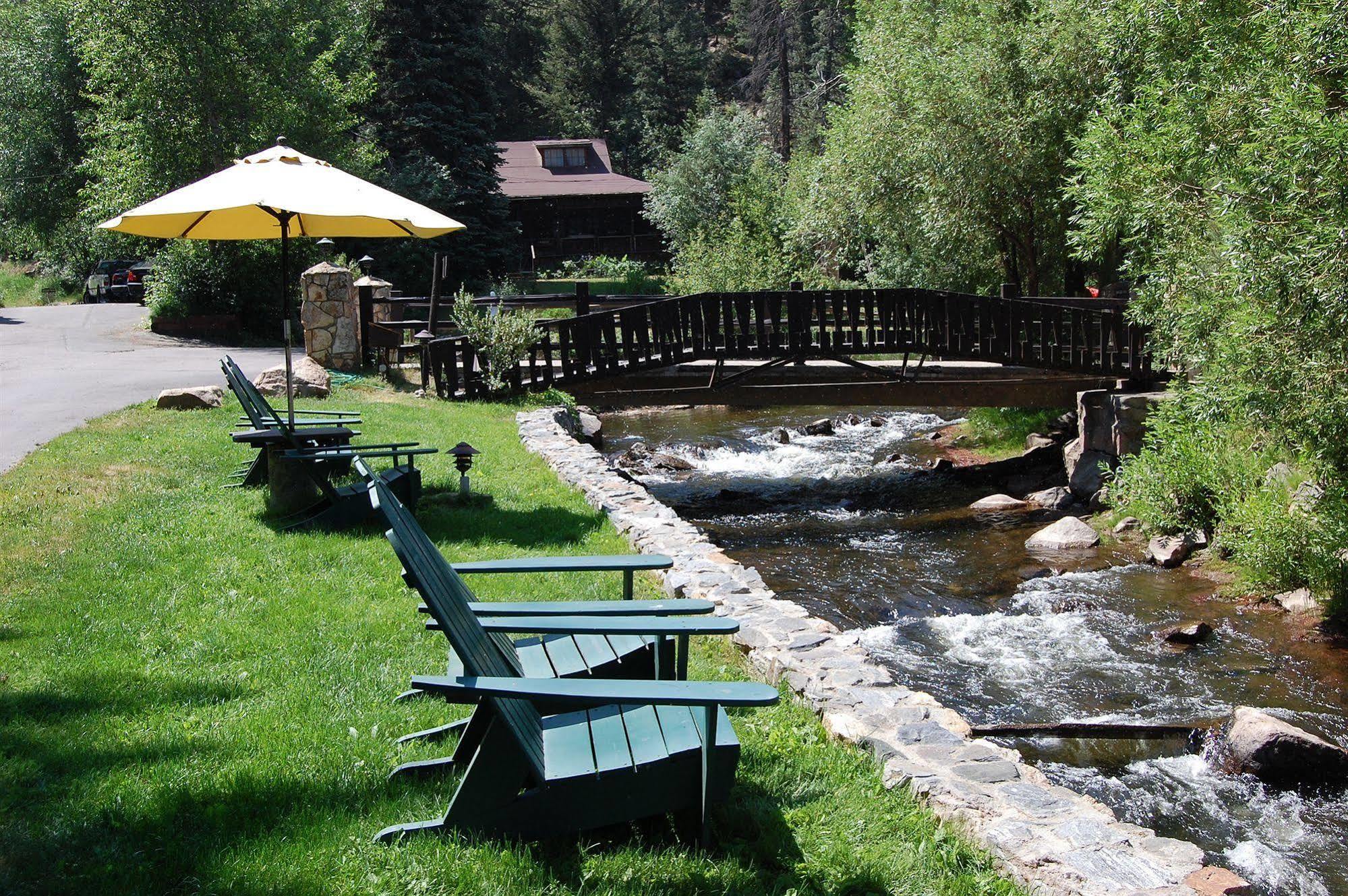 Highland Haven Creekside Inn Евъргрийн Екстериор снимка