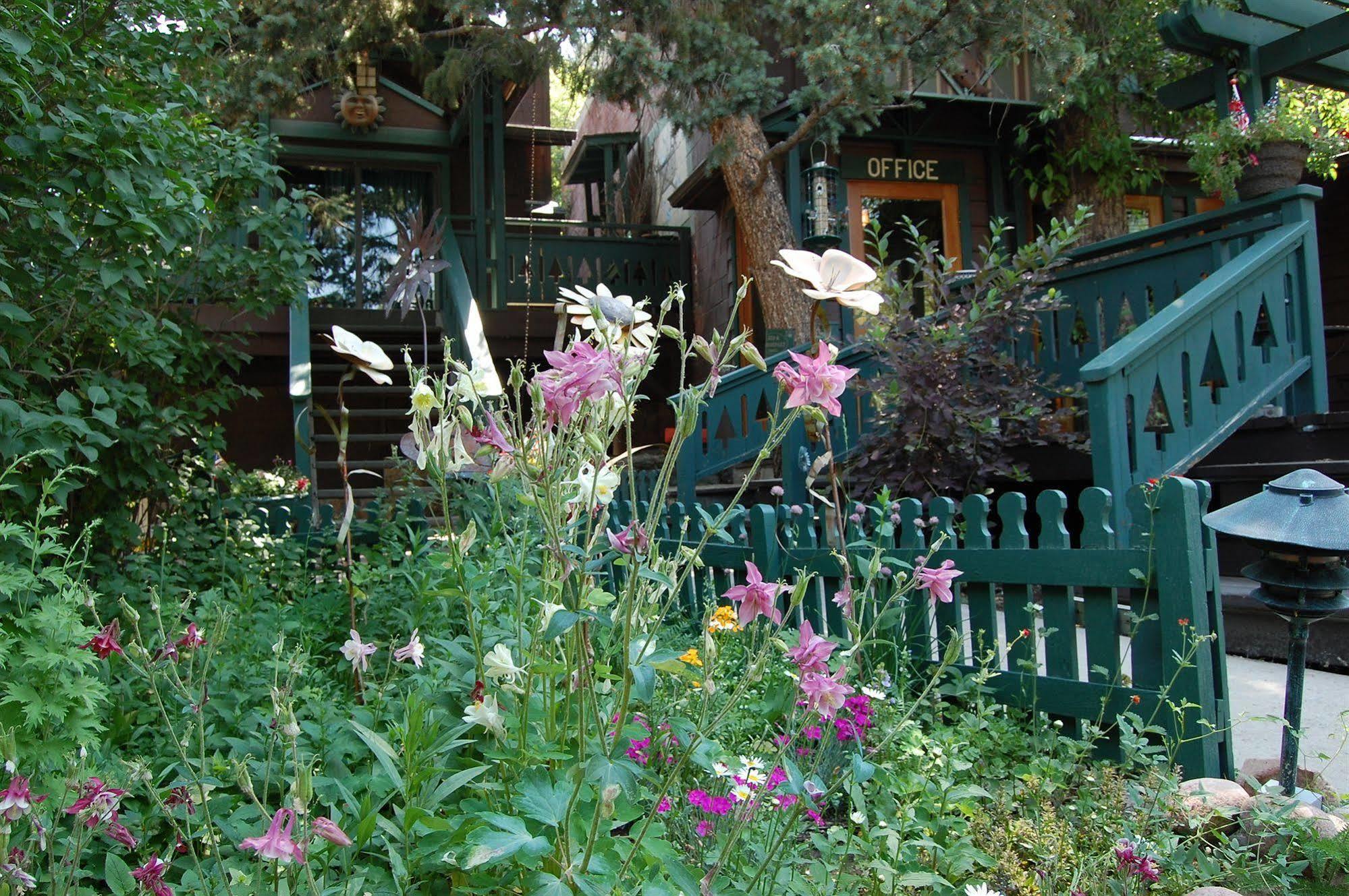 Highland Haven Creekside Inn Евъргрийн Екстериор снимка