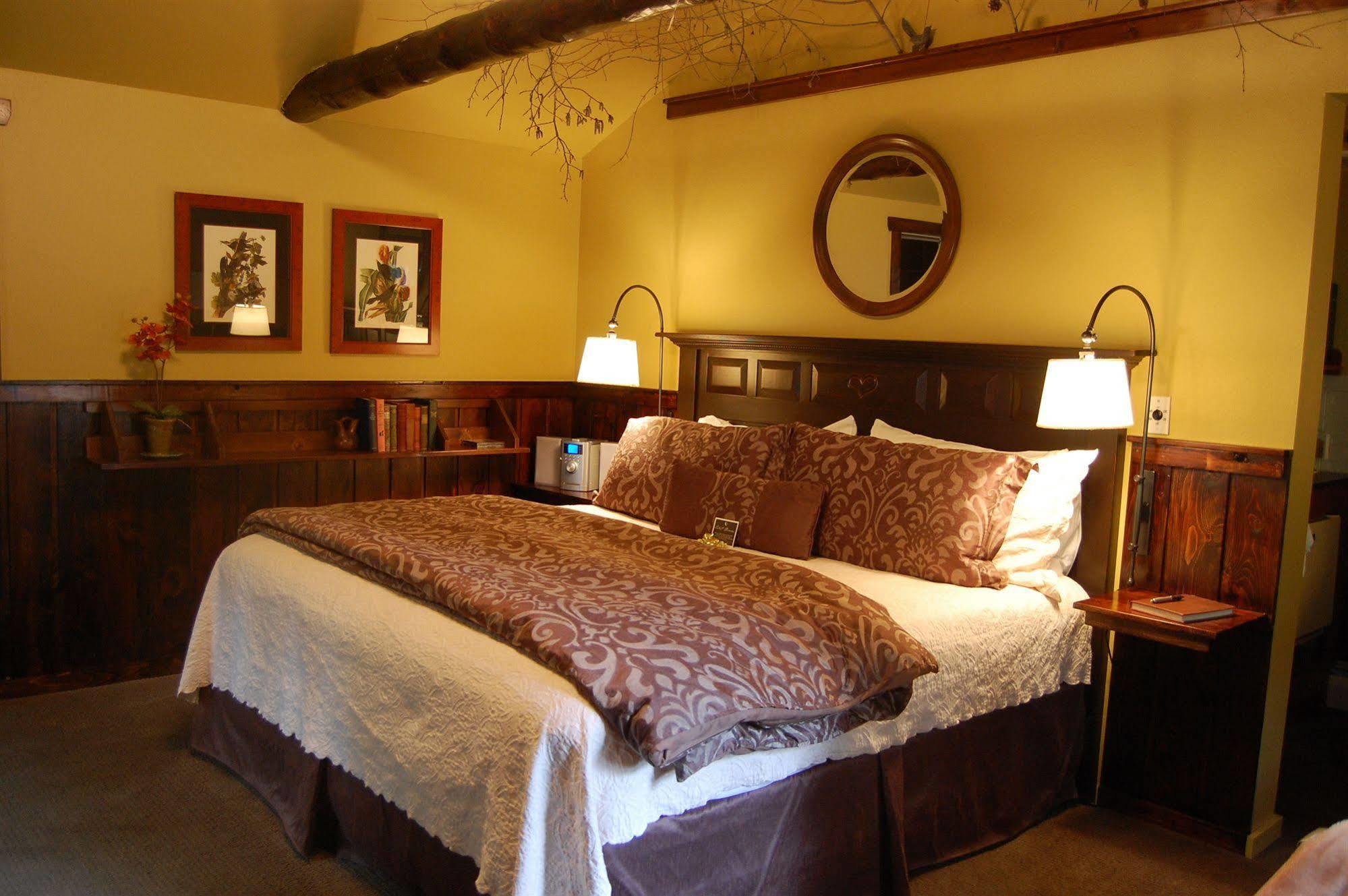 Highland Haven Creekside Inn Евъргрийн Екстериор снимка