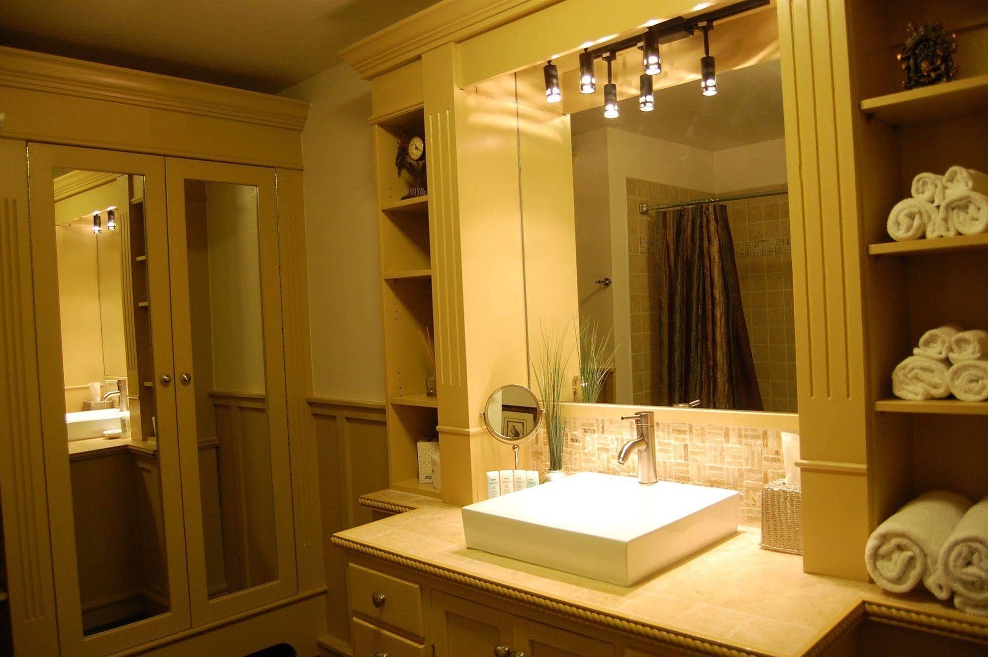 Highland Haven Creekside Inn Евъргрийн Екстериор снимка